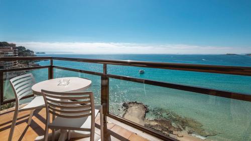 Habitación Doble Superior con vistas al mar - 1 o 2 camas del hotel Be Live Adults Only Marivent