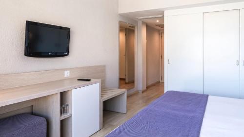 Habitación Doble con vistas laterales al mar del hotel Be Live Adults Only Marivent. Foto 1