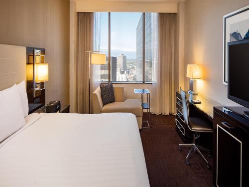 Habitación con cama extragrande. del hotel Hyatt Regency New Orleans. Foto 3