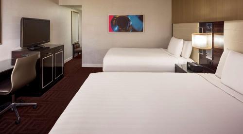 Habitación con 2 camas grandes del hotel Hyatt Regency New Orleans. Foto 6