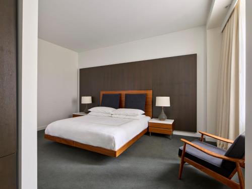 Suite Junior con sofá cama - Cama doble grande del hotel Smyth, A Thompson Hotel