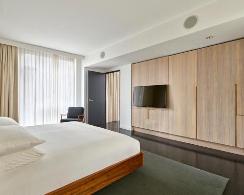 Suite Junior - Cama extragrande - Adaptada para personas con movilidad reducida del hotel Smyth, A Thompson Hotel. Foto 1