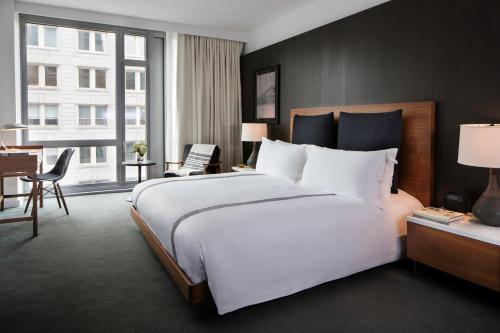 Habitación Superior - 1 cama grande del hotel Smyth, A Thompson Hotel