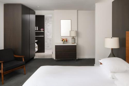 Habitación Superior - 1 cama grande del hotel Smyth, A Thompson Hotel. Foto 3