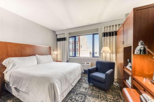 Habitación - 1 cama extragrande - No fumadores del hotel Vista LIC Hotel, Premier Collection by Best Western. Foto 2