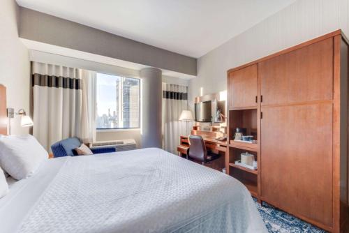 Habitación - 1 cama extragrande - No fumadores del hotel Vista LIC Hotel, Premier Collection by Best Western. Foto 4