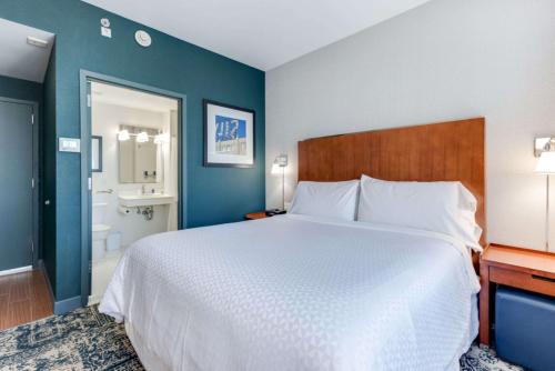 Habitación - 1 cama extragrande - No fumadores del hotel Vista LIC Hotel, Premier Collection by Best Western. Foto 5