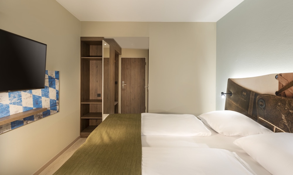 Habitación estándar con 2 camas individuales del hotel Ibis Styles Rosenheim. Foto 1