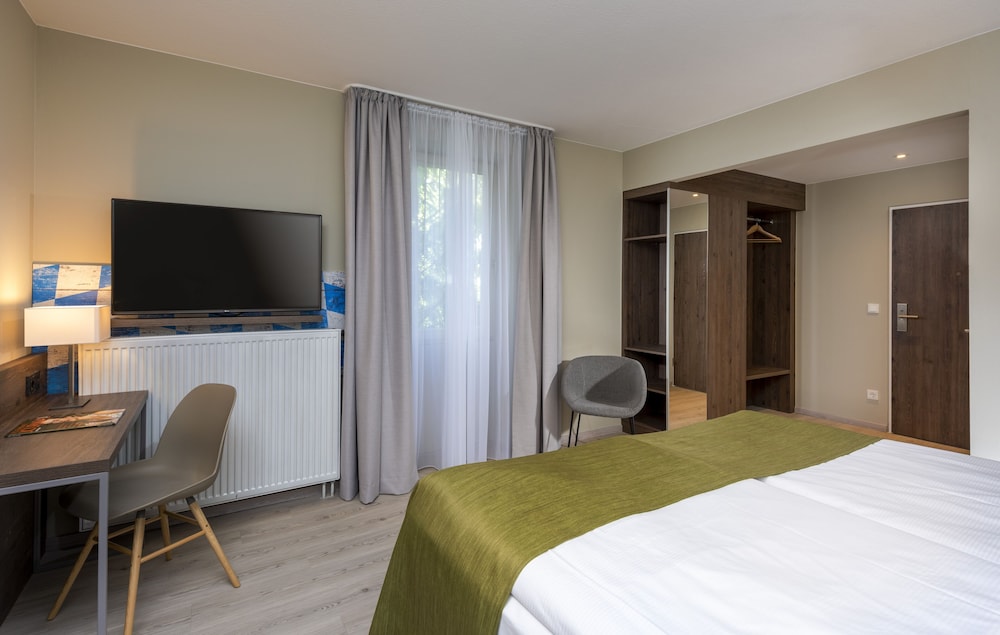 Habitación estándar con 2 camas individuales del hotel Ibis Styles Rosenheim. Foto 3