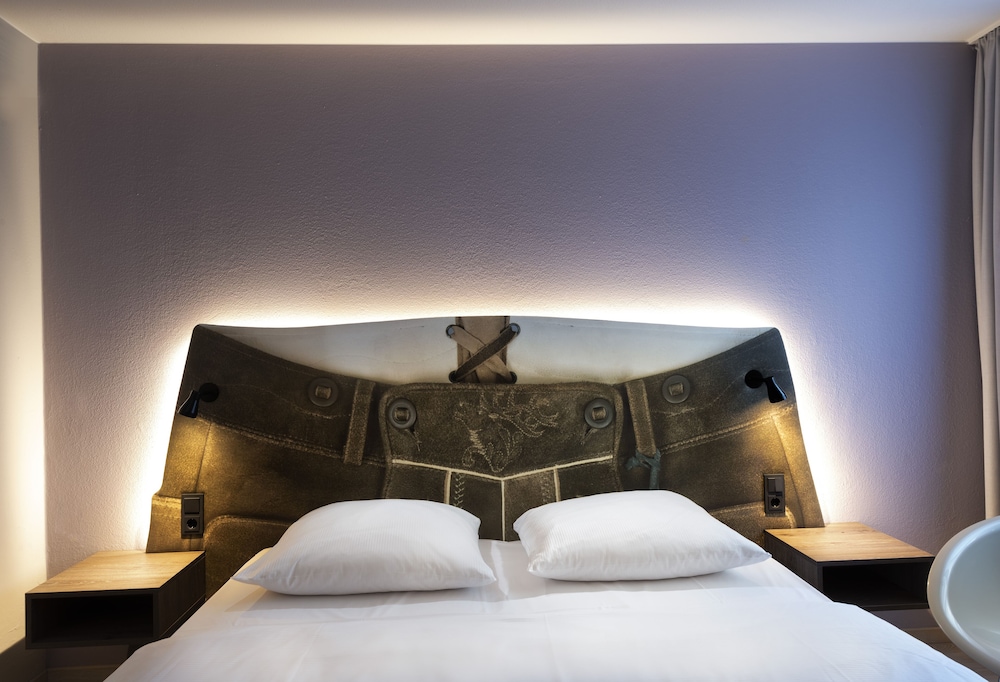 Habitación estándar con 2 camas individuales del hotel Ibis Styles Rosenheim. Foto 4