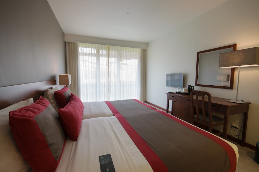 Habitación superior, vistas al jardín del hotel Oásis Atlântico Praiamar. Foto 1