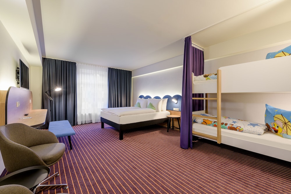 Espacio Todo Confort: 1 cama doble y camas individuales del hotel Ibis Styles Leipzig. Foto 3