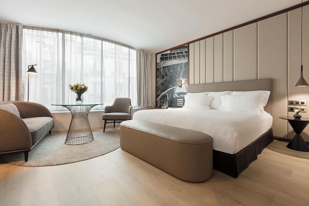 Habitación Premium (Superior) del hotel La Clef Tour Eiffel Paris The Crest Collection. Foto 1