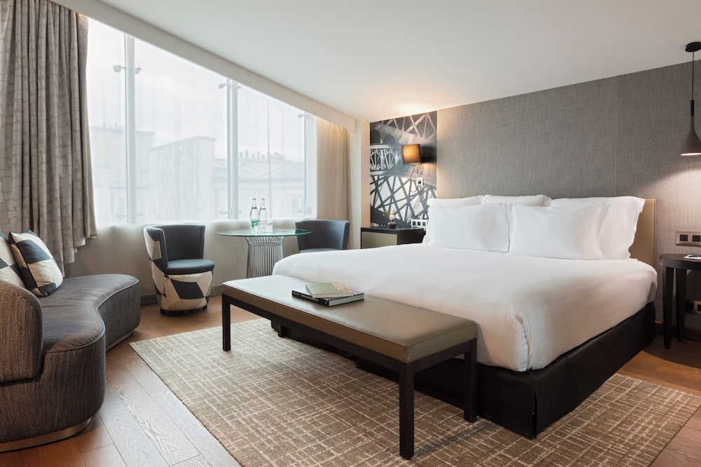 Habitación Premium (Superior) del hotel La Clef Tour Eiffel Paris The Crest Collection. Foto 4