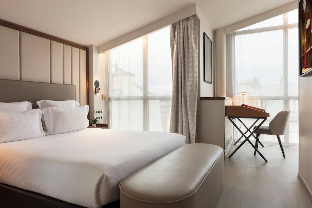 Habitación Premium (Superior) del hotel La Clef Tour Eiffel Paris The Crest Collection. Foto 6