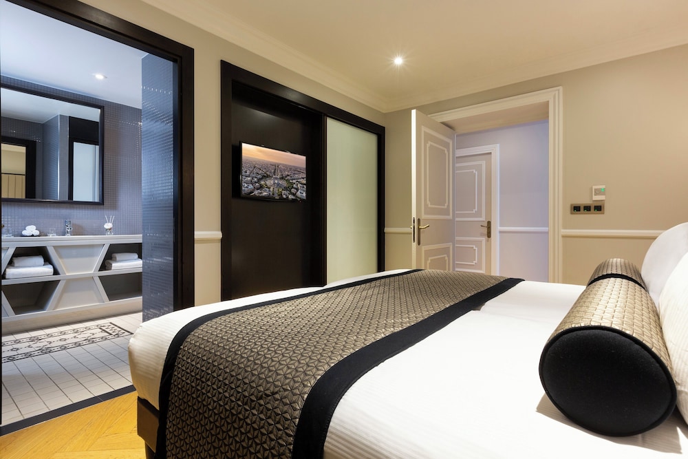 Suite (The Eiffel Tower) del hotel La Clef Tour Eiffel Paris The Crest Collection. Foto 2