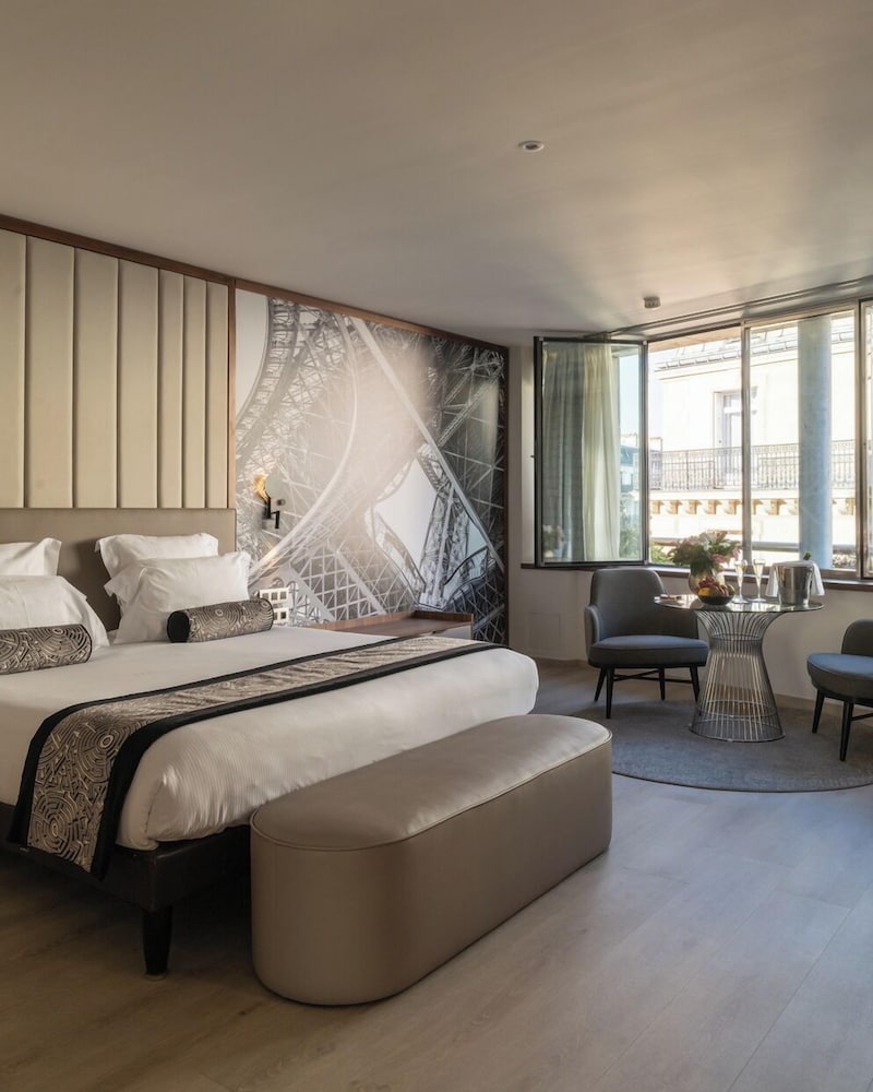 Suite junior del hotel La Clef Tour Eiffel Paris The Crest Collection