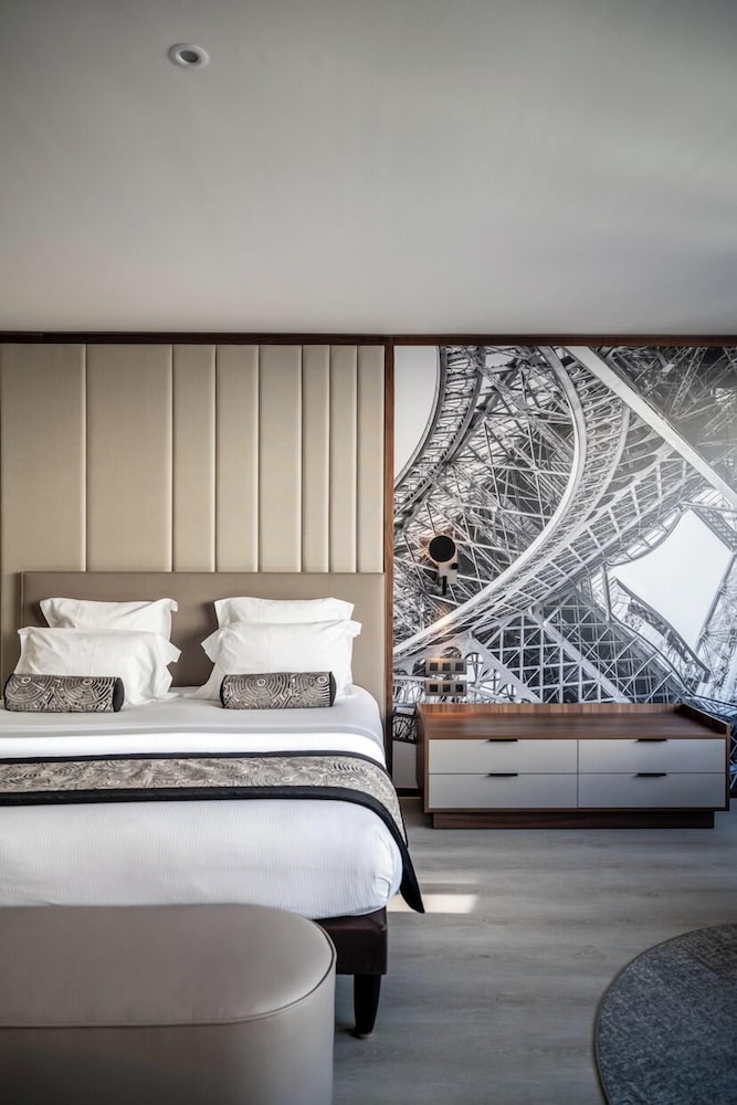 Suite junior del hotel La Clef Tour Eiffel Paris The Crest Collection. Foto 1