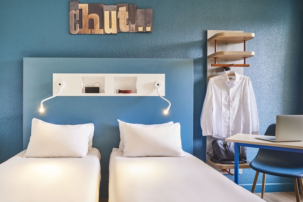 Habitación estándar, 2 camas individuales del hotel Ibis Budget Saint Ouen L'aumône. Foto 1