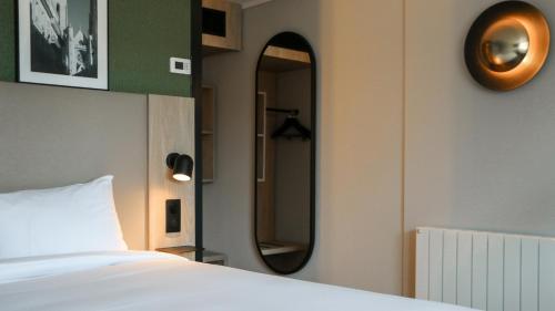 Habitación Estándar - 1 cama grande del hotel CAMPANILE BORDEAUX NORD - Le Lac