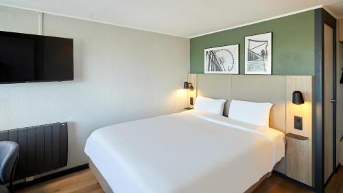 Habitación Estándar - 1 cama grande del hotel CAMPANILE BORDEAUX NORD - Le Lac. Foto 2