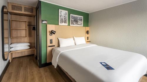 Habitación Estándar - 1 cama grande del hotel CAMPANILE BORDEAUX NORD - Le Lac. Foto 6