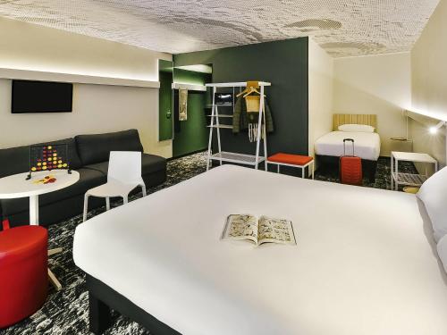 Habitación Familiar del hotel Ibis Annecy Cran Gevrier. Foto 2
