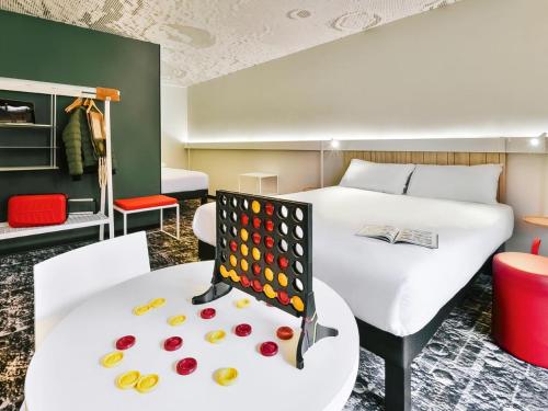Habitación Familiar del hotel Ibis Annecy Cran Gevrier. Foto 6
