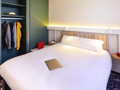 Habitación Doble Estándar del hotel Ibis Annecy Cran Gevrier. Foto 1