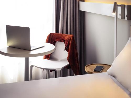 Habitación Estándar - 1 cama doble y 1 individual del hotel Ibis Annecy Cran Gevrier