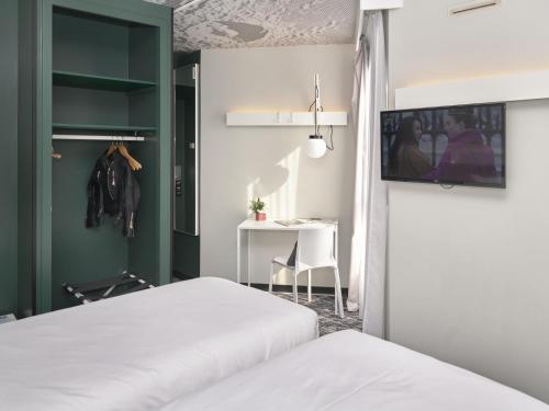 Habitación con 3 camas individuales del hotel Ibis Annecy Cran Gevrier. Foto 2