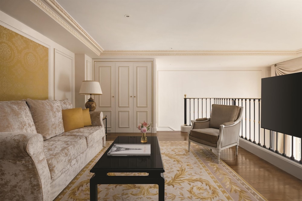Dúplex, 1 cama de matrimonio grande, vistas a la ciudad (Suite) del hotel Shangri-La, Paris. Foto 2