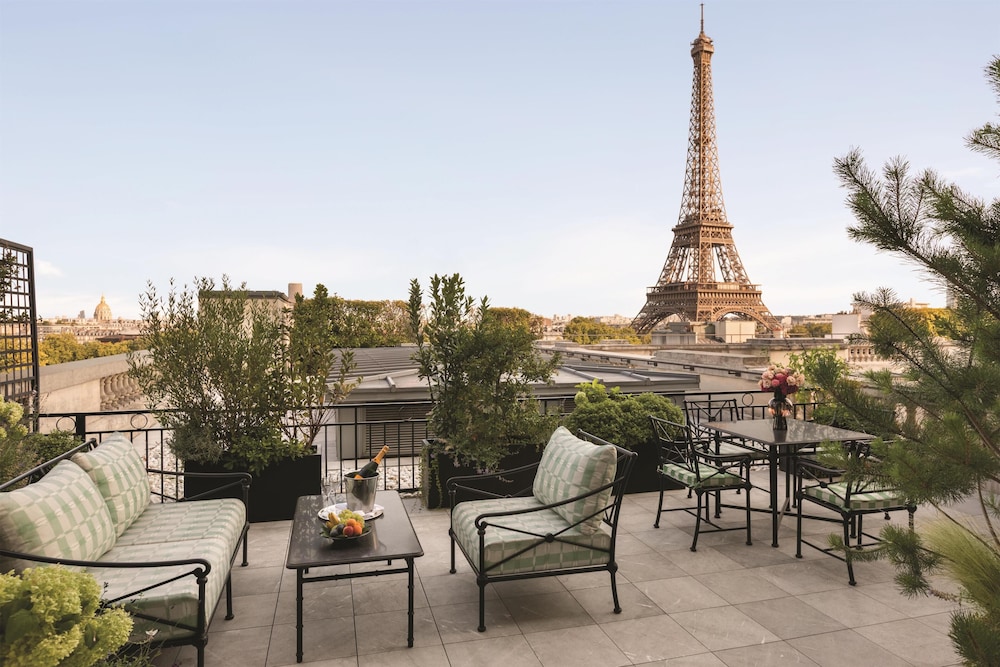 Dúplex, vistas a la ciudad (Duplex Suite, Eiffel View) del hotel Shangri-La, Paris. Foto 1