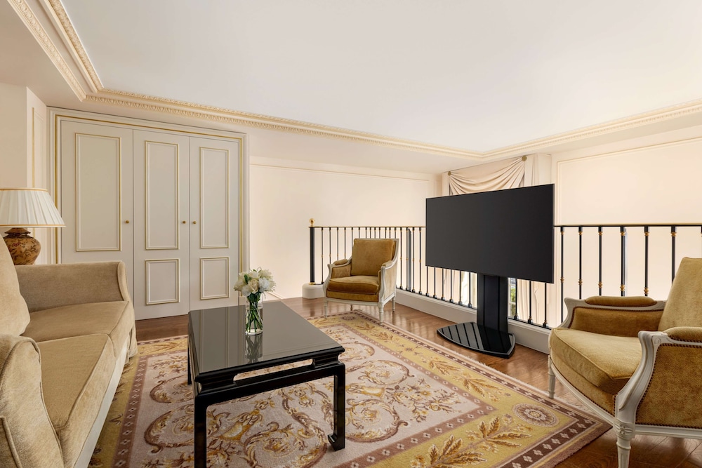 Dúplex, vistas a la ciudad (Duplex Suite, Eiffel View) del hotel Shangri-La, Paris. Foto 5