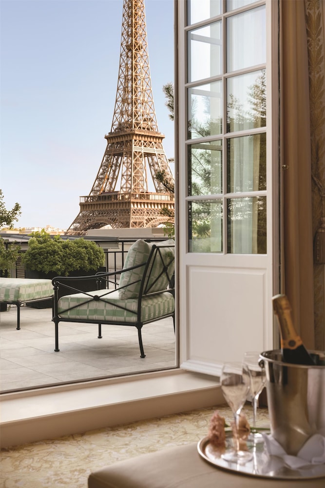 Dúplex, vistas a la ciudad (Duplex Suite, Eiffel View) del hotel Shangri-La, Paris. Foto 6