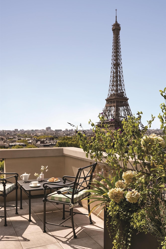 Suite, 1 cama de matrimonio grande (La Suite Gustave Eiffel) del hotel Shangri-La, Paris. Foto 4