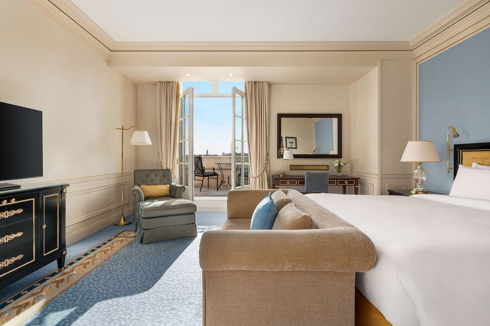 Habitación, 1 cama de matrimonio grande, vistas a la ciudad (Terrace Eiffel View) del hotel Shangri-La, Paris. Foto 1