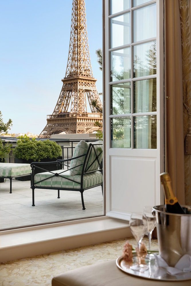 Dúplex, vistas a la ciudad (Duplex Suite, Eiffel View) del hotel Shangri-La, Paris. Foto 3