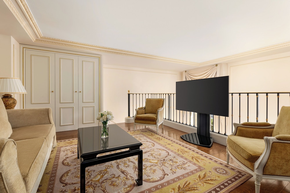 Dúplex, vistas a la ciudad (Duplex Suite, Eiffel View) del hotel Shangri-La, Paris. Foto 4