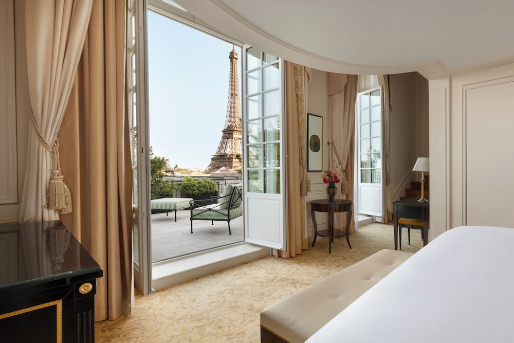 Dúplex, vistas a la ciudad (Duplex Suite, Eiffel View) del hotel Shangri-La, Paris. Foto 7