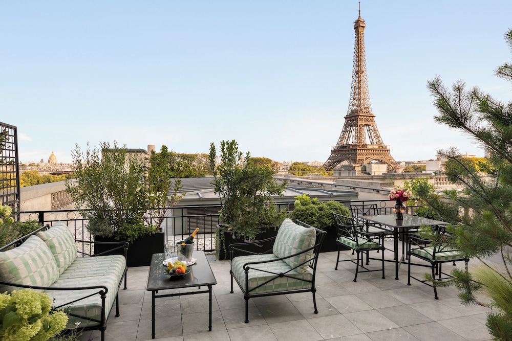 Dúplex, vistas a la ciudad (Duplex Suite, Eiffel View) del hotel Shangri-La, Paris. Foto 8