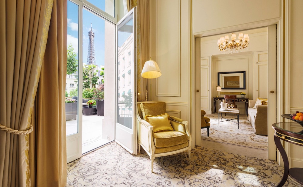 Suite, 1 cama de matrimonio grande (Terrace) del hotel Shangri-La, Paris. Foto 1