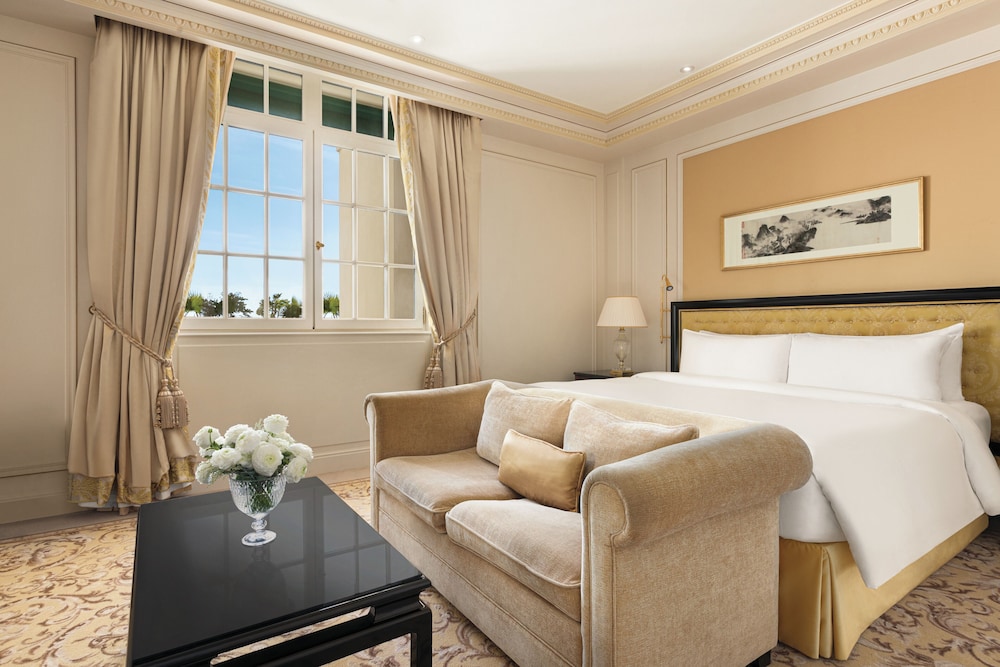 Suite, 1 cama de matrimonio grande (Terrace) del hotel Shangri-La, Paris. Foto 2