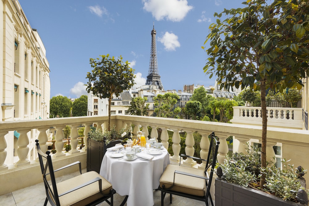 Suite, 1 cama de matrimonio grande (Terrace) del hotel Shangri-La, Paris. Foto 4