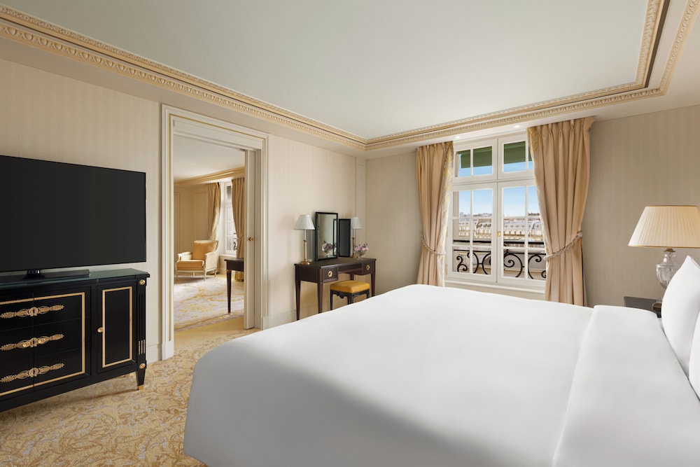 Suite Deluxe, 1 cama de matrimonio grande del hotel Shangri-La, Paris. Foto 1