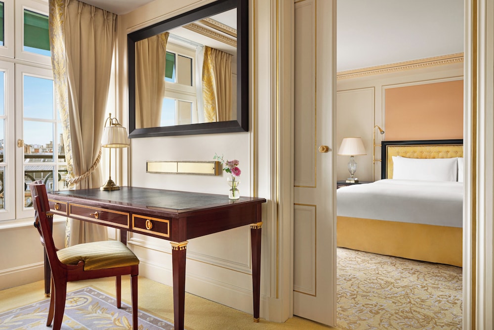 Suite Deluxe, 1 cama de matrimonio grande del hotel Shangri-La, Paris. Foto 2