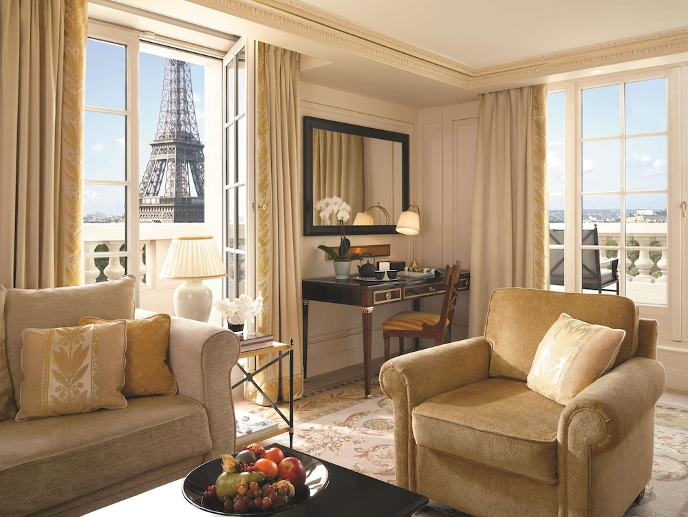 Suite, 1 cama de matrimonio grande (La Suite Gustave Eiffel) del hotel Shangri-La, Paris