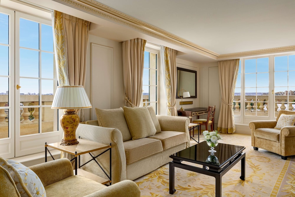 Suite, 1 cama de matrimonio grande (La Suite Gustave Eiffel) del hotel Shangri-La, Paris. Foto 1