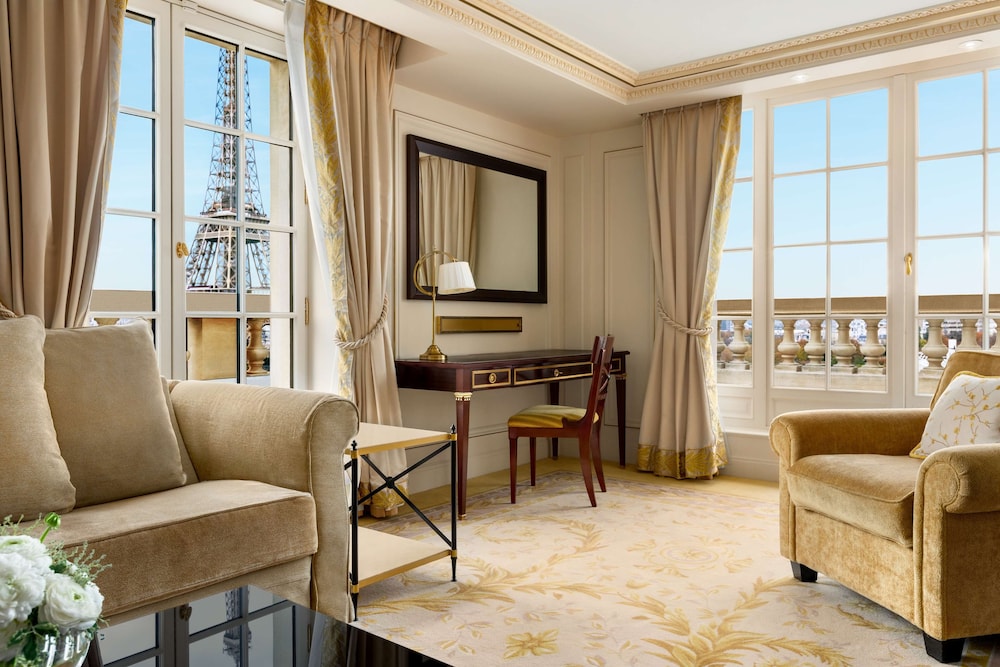Suite, 1 cama de matrimonio grande (La Suite Gustave Eiffel) del hotel Shangri-La, Paris. Foto 2
