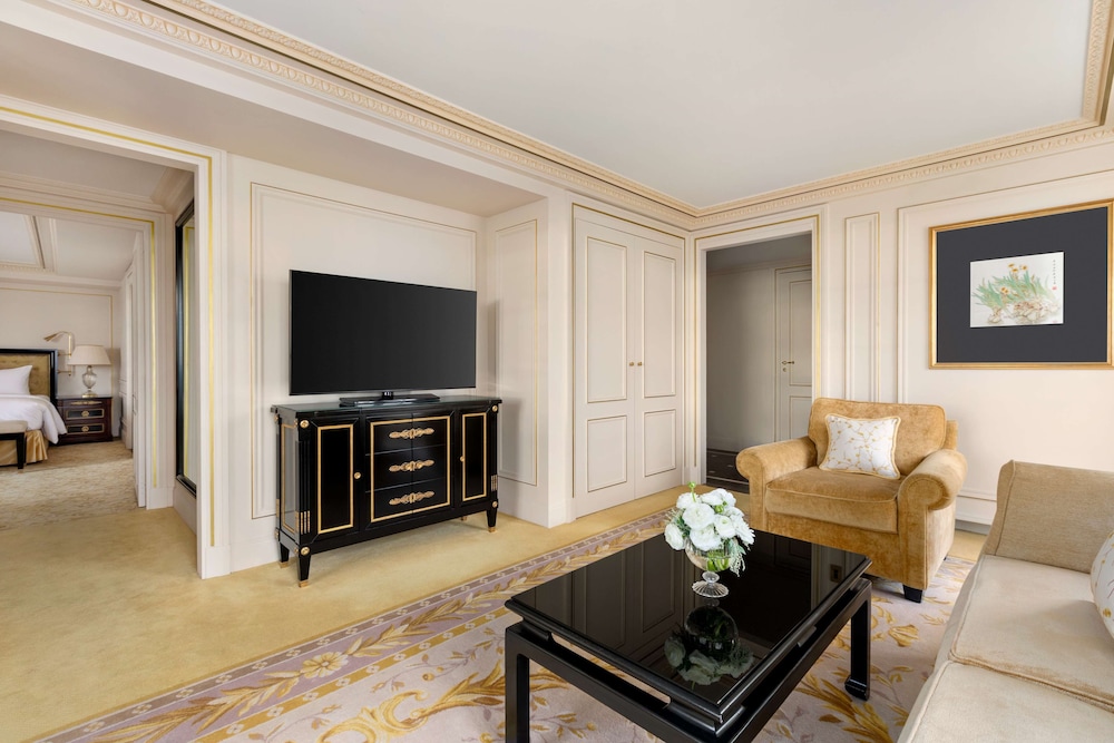 Suite, 1 cama de matrimonio grande (La Suite Gustave Eiffel) del hotel Shangri-La, Paris. Foto 3